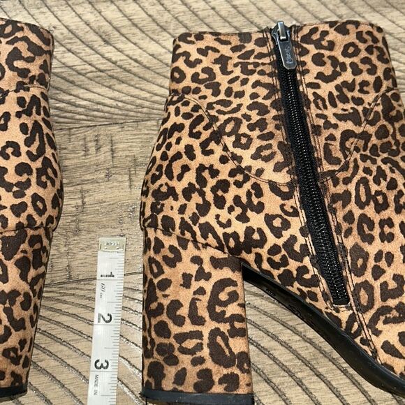 Circus’ 🎪 Leopard 🐆 Print Fabric Side Zip Boots 👢comfy covered stacked heel - Picture 12 of 17